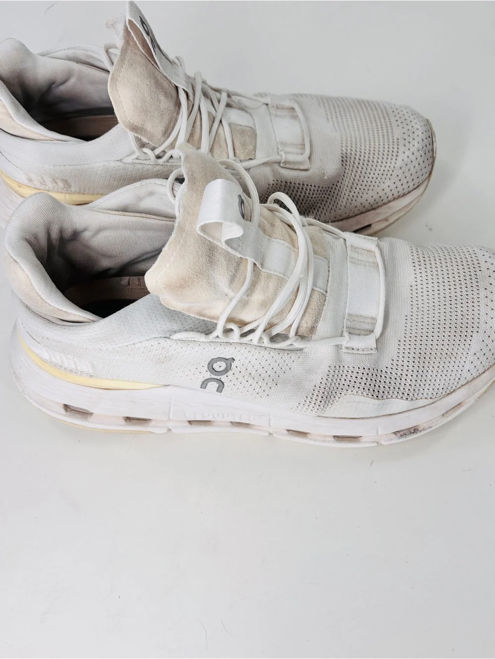 On Cloud Running Shoes Womens 9 Cream white Athletic Sneakers Lace Up - Picture 4 of 9